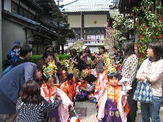 長野市仏教会主催仏都はなまつり善光寺まで稚児行列イベント写真