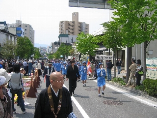 長野市仏教会主催仏都はなまつり善光寺までながの中央通り稚児行列イベント写真