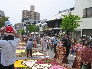 長野市仏教会主催仏都はなまつり善光寺までながの中央通り稚児行列イベント写真