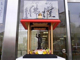 長野市仏教会ながの東急前花祭り遷座式甘茶かけ写真