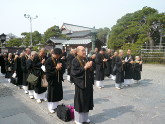 長野市仏教会善光寺を出発して行乞写真